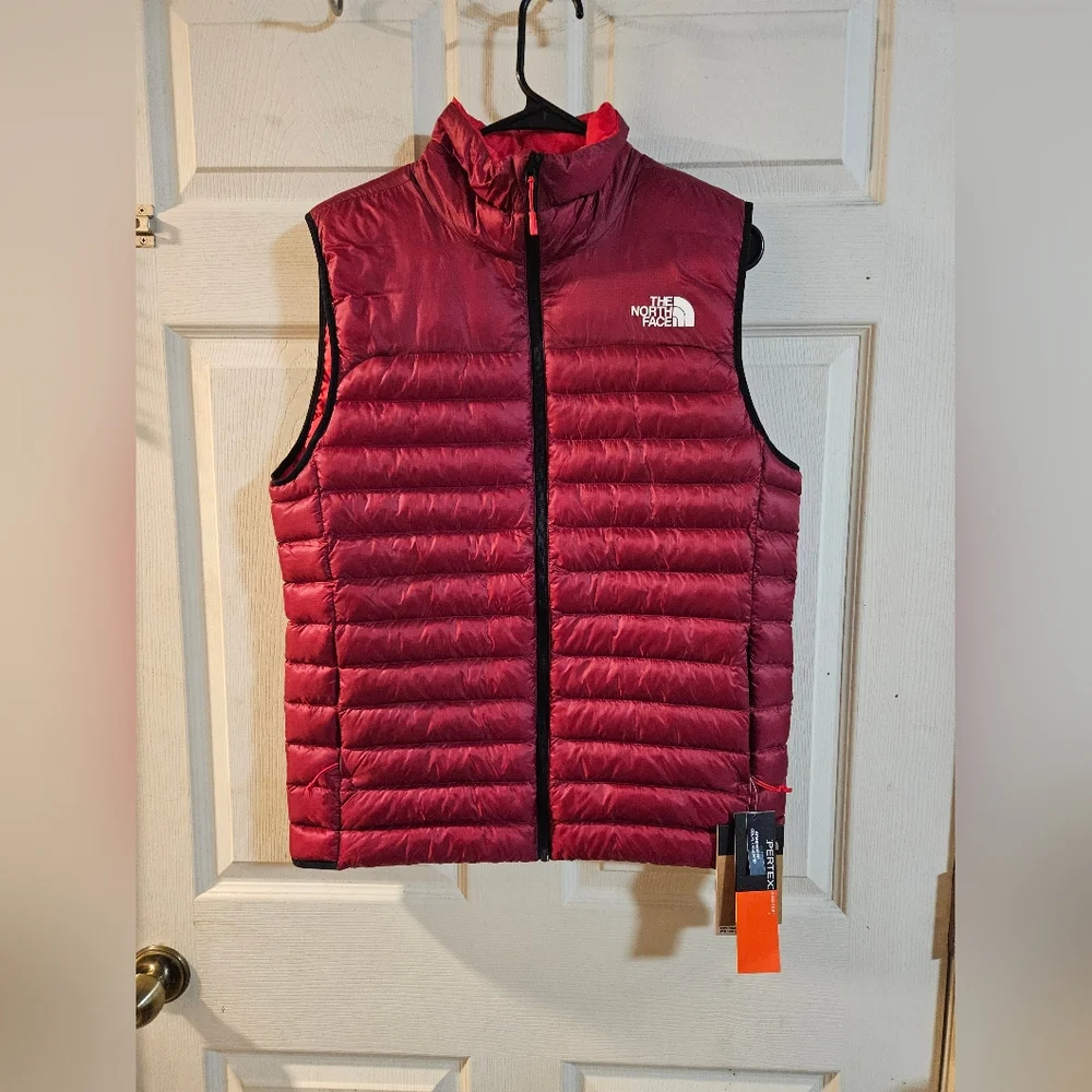 The North Face Men’s Terra Peak Vest: BEETROOT: NEW WITH TAGS: SIZE SMALL
